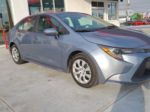 Used 2021 Toyota Corolla LE FWD image 3