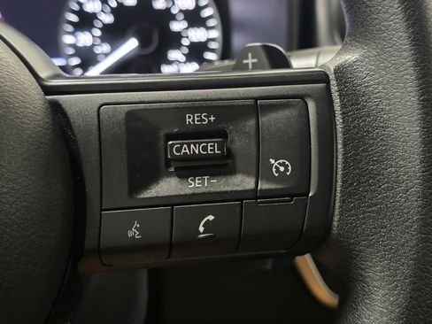 Used 2024 Nissan Rogue S image 31