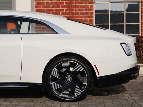 Used 2024 Rolls-Royce Spectre image 23