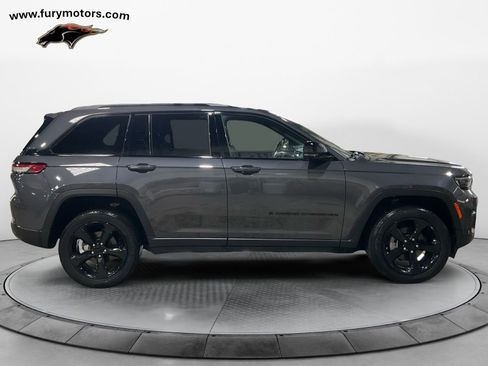 Used 2023 Jeep Grand Cherokee Altitude image 2