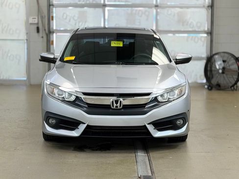 Used 2017 Honda Civic EX-T image 2