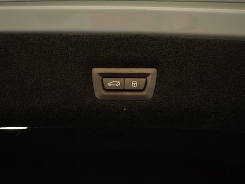 Used 2025 BMW 740i image 28