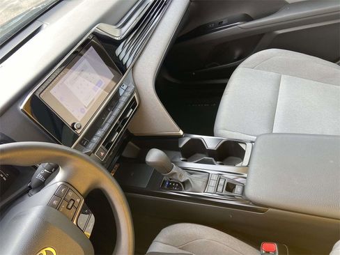 Used 2025 Toyota Camry LE image 25