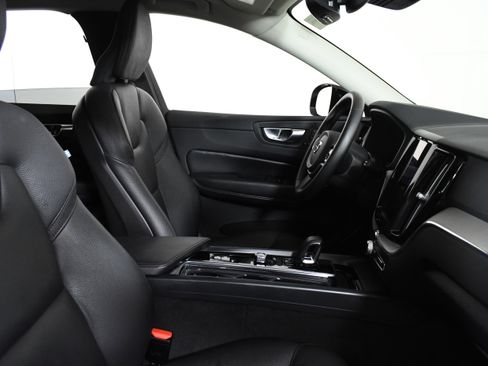 Used 2025 Volvo XC60 B5 Plus image 26