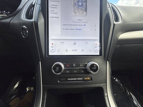 Used 2023 Ford Edge SEL image 19