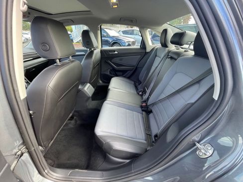 Used 2025 Volkswagen Jetta SE image 24