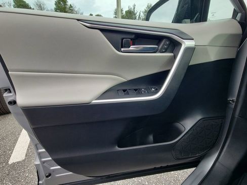 Used 2021 Toyota RAV4 XLE Premium image 36