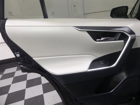 Used 2020 Toyota RAV4 XLE w/ Convenience Package AWD/4WD image 25