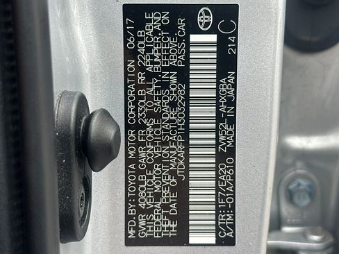 Used 2017 Toyota Prius Prime Advanced image 32