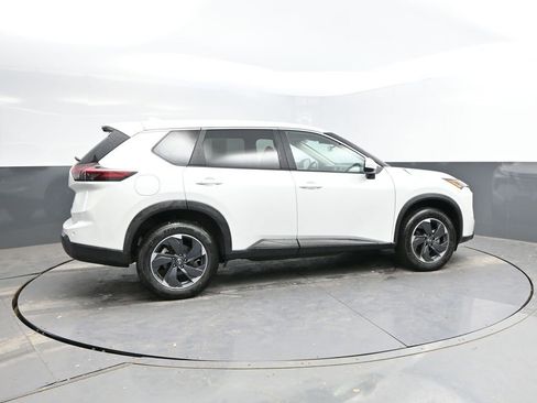 Used 2025 Nissan Rogue SV AWD/4WD image 10