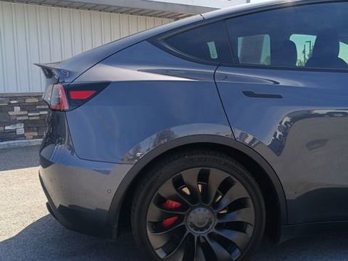 Used 2022 Tesla Model Y Performance AWD/4WD image 10