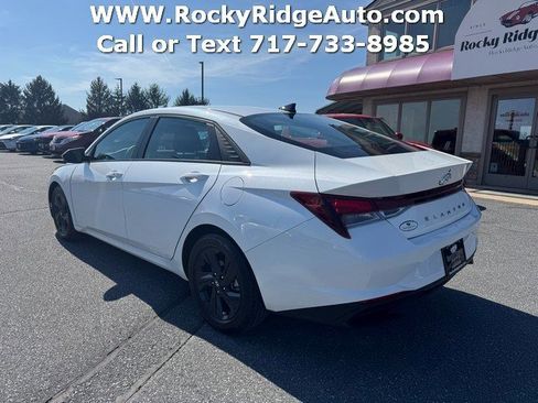 Used 2023 Hyundai Elantra SEL w/ Preferred Accessory Package FWD image 5
