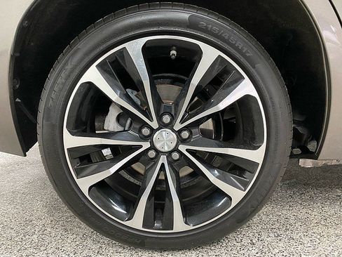 Used 2017 Toyota Corolla SE w/ Carpet Mat Package (TMS) image 25