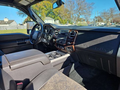 Used 2011 Ford F250 Lariat w/ Lariat Interior Pkg image 20
