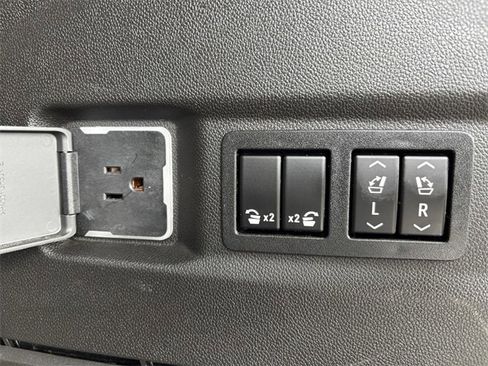 Used 2021 Chevrolet Tahoe Premier image 36