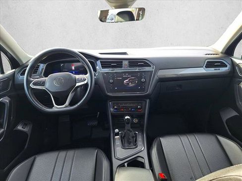 Used 2022 Volkswagen Tiguan SE image 15