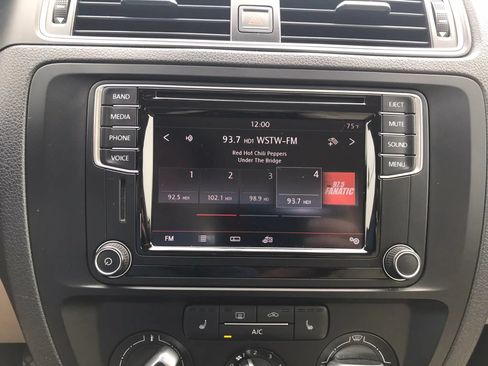 Used 2017 Volkswagen Jetta SE FWD image 24