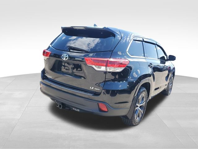 Used 2017 Toyota Highlander Plus AWD/4WD image 4