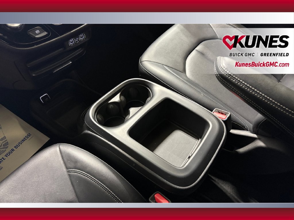 Used 2025 Chrysler Pacifica Select FWD image 30