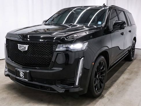 Used 2024 Cadillac Escalade ESV Sport Platinum w/ LPO, ONYX Package image 3