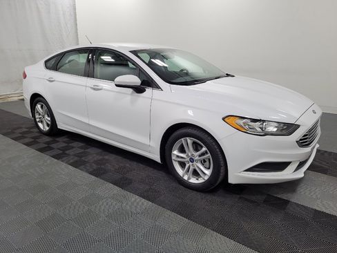 Used 2018 Ford Fusion SE w/ Fusion SE Technology Package image 11