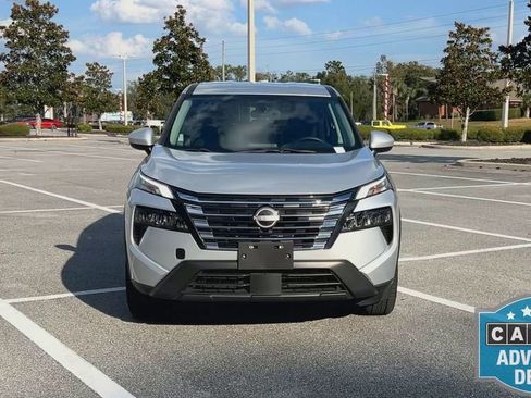 Used 2024 Nissan Rogue SV image 3