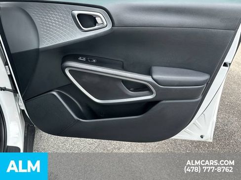 Used 2025 Kia Soul LX w/ LX Technology Package FWD image 16