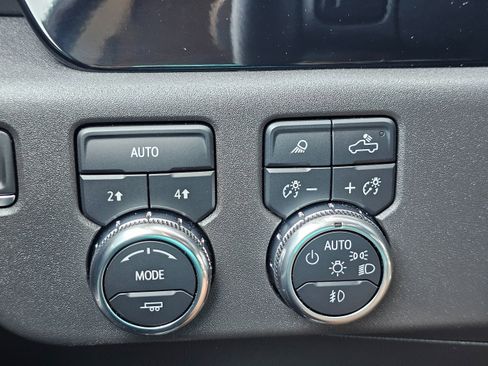 Used 2025 GMC Sierra 1500 SLT image 32