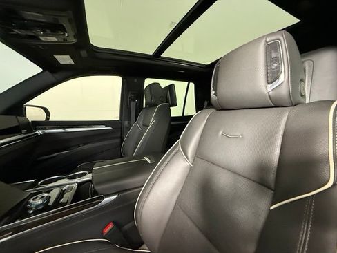 Certified 2026 Cadillac Escalade Luxury AWD/4WD image 14