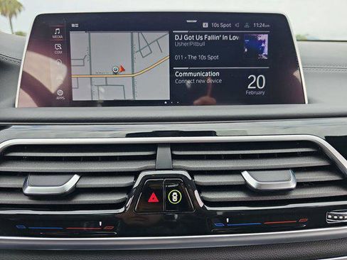 Used 2022 BMW ALPINA B7 xDrive w/ Luxury Rear Seating Package image 21