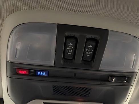 Certified 2025 Subaru Crosstrek 2.0i Premium image 25