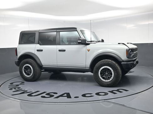 Used 2023 Ford Bronco Badlands w/ Sasquatch Package image 2