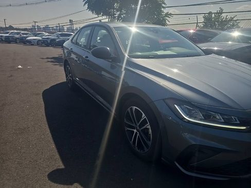 Used 2025 Volkswagen Jetta Sport FWD image 3