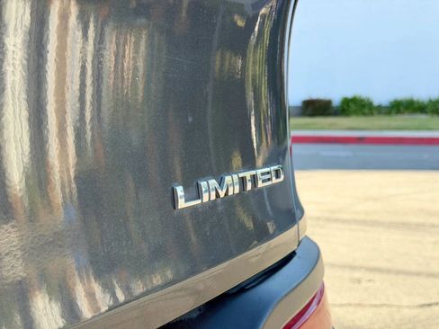 Used 2014 Jeep Cherokee Limited w/ Luxury Group image 21