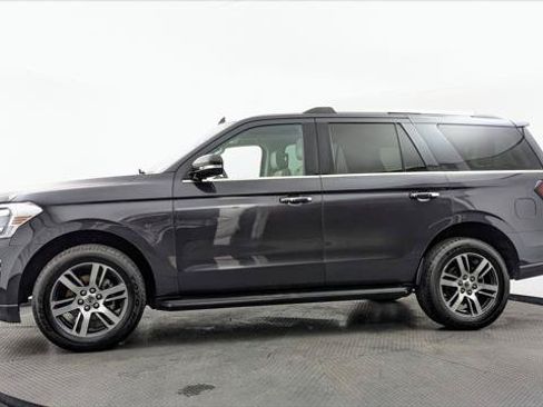 Used 2024 Ford Expedition Limited RWD image 3