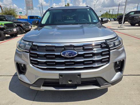 Used 2025 Ford Explorer Active w/ Active Comfort Package RWD image 9