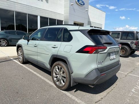 Used 2019 Toyota RAV4 XLE Premium AWD/4WD image 2