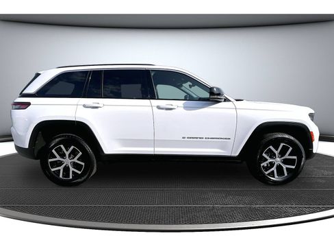 Certified 2025 Jeep Grand Cherokee Limited AWD/4WD image 15