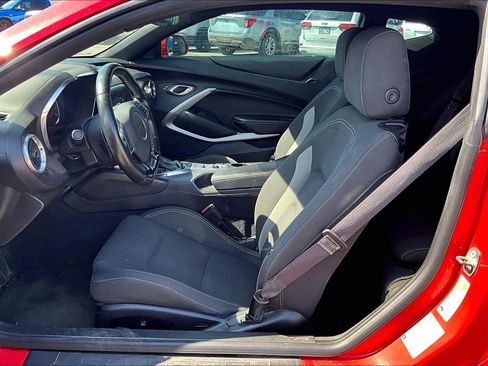 Used 2017 Chevrolet Camaro LT RWD image 23