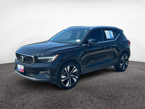 Used 2023 Volvo XC40 B5 Ultimate w/ Protection Package Premier AWD/4WD image 1