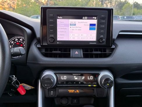 Used 2021 Toyota RAV4 LE image 19