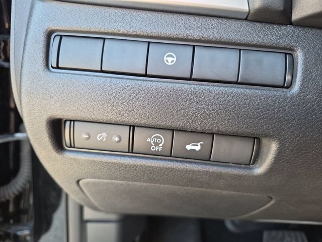 Used 2025 Nissan Rogue SV FWD image 16