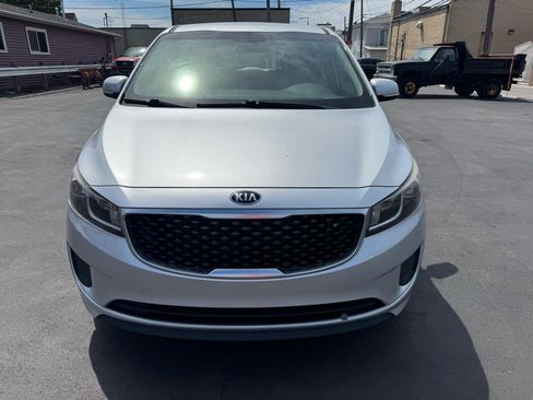 Used 2017 Kia Sedona L FWD image 3