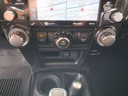 Used 2021 Toyota 4Runner TRD Off-Road Premium w/ Moonroof Package AWD/4WD image 17