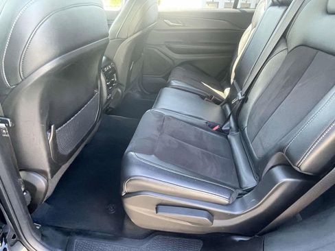 Used 2024 Jeep Grand Cherokee L Laredo image 12