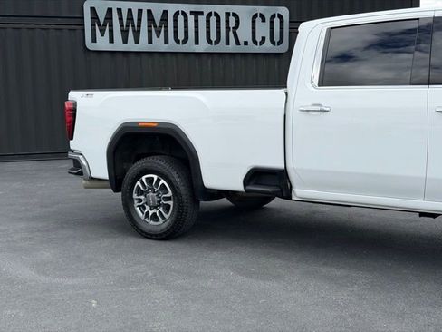 Used 2024 GMC Sierra 3500 SLT w/ X31 Off-Road Package AWD/4WD image 4