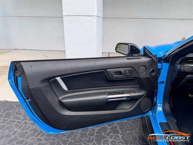 Used 2022 Ford Mustang Shelby GT500 w/ Carbon Fiber Track Pack RWD image 25