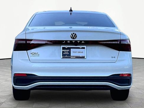 Used 2025 Volkswagen Jetta SE FWD image 5
