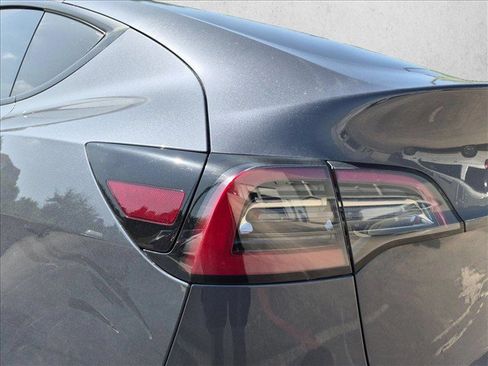 Used 2023 Tesla Model Y Long Range AWD/4WD image 28