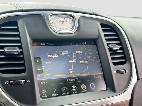 Used 2015 Chrysler 300 C Platinum w/ Harman/Kardon Audio Group image 9